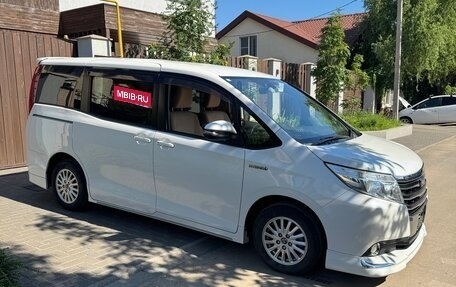 Toyota Noah III, 2015 год, 2 190 000 рублей, 1 фотография