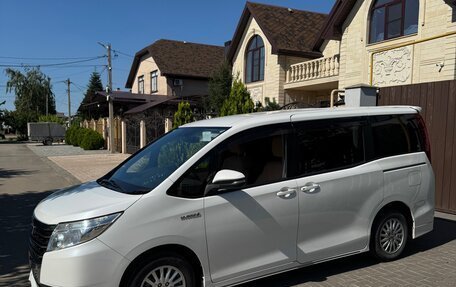 Toyota Noah III, 2015 год, 2 190 000 рублей, 6 фотография