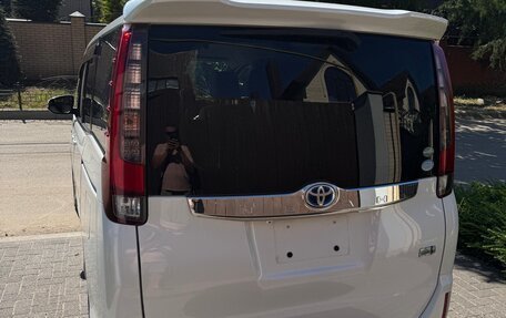 Toyota Noah III, 2015 год, 2 190 000 рублей, 8 фотография