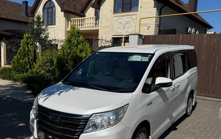 Toyota Noah III, 2015 год, 2 190 000 рублей, 4 фотография