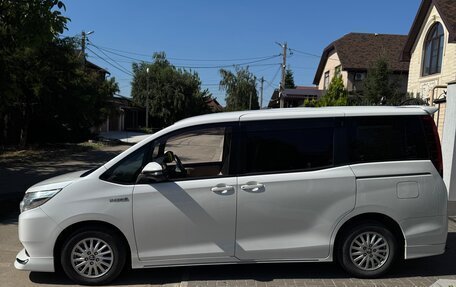 Toyota Noah III, 2015 год, 2 190 000 рублей, 7 фотография