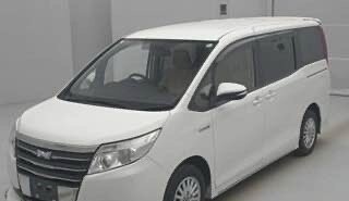Toyota Noah III, 2015 год, 2 190 000 рублей, 21 фотография