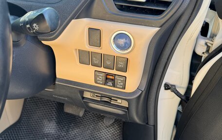 Toyota Noah III, 2015 год, 2 190 000 рублей, 18 фотография