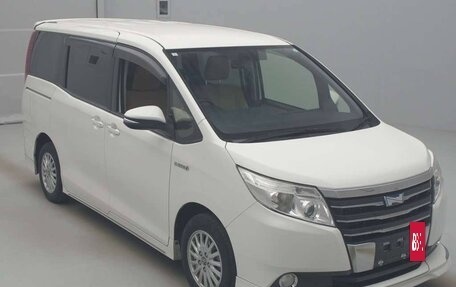 Toyota Noah III, 2015 год, 2 190 000 рублей, 24 фотография