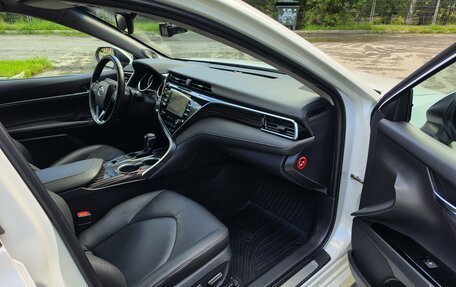 Toyota Camry, 2019 год, 2 990 000 рублей, 10 фотография