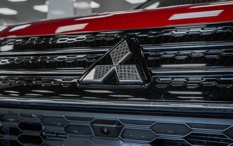 Mitsubishi Outlander, 2023 год, 3 982 000 рублей, 27 фотография
