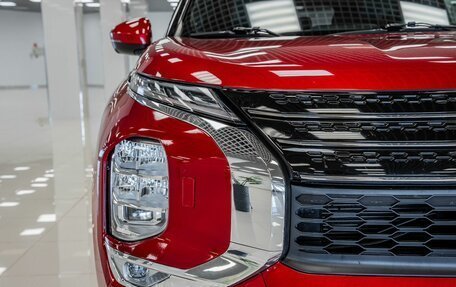 Mitsubishi Outlander, 2023 год, 3 982 000 рублей, 31 фотография