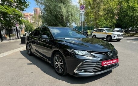 Toyota Camry, 2023 год, 3 300 000 рублей, 2 фотография