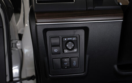 Toyota Land Cruiser Prado 150 рестайлинг 2, 2019 год, 4 900 000 рублей, 20 фотография