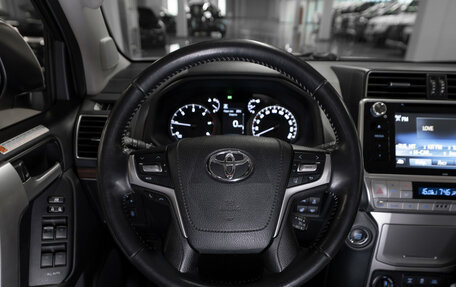 Toyota Land Cruiser Prado 150 рестайлинг 2, 2019 год, 4 900 000 рублей, 10 фотография
