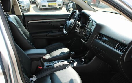 Mitsubishi Outlander III рестайлинг 3, 2016 год, 2 299 000 рублей, 13 фотография
