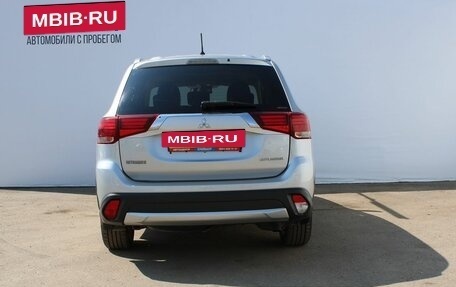 Mitsubishi Outlander III рестайлинг 3, 2016 год, 2 299 000 рублей, 6 фотография