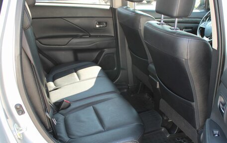 Mitsubishi Outlander III рестайлинг 3, 2016 год, 2 299 000 рублей, 27 фотография