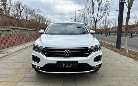 Volkswagen T-Roc I, 2022 год, 1 570 000 рублей, 2 фотография