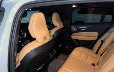 Volvo V60 II, 2021 год, 4 500 000 рублей, 17 фотография