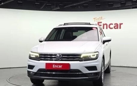 Volkswagen Tiguan II, 2020 год, 3 080 000 рублей, 3 фотография