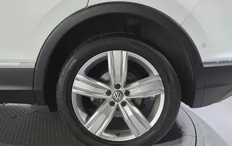 Volkswagen Tiguan II, 2020 год, 3 080 000 рублей, 6 фотография