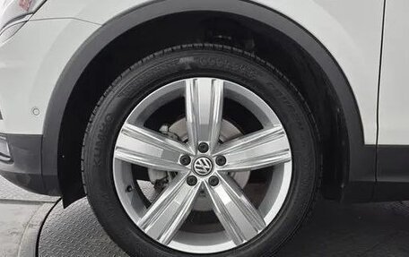 Volkswagen Tiguan II, 2020 год, 3 080 000 рублей, 5 фотография