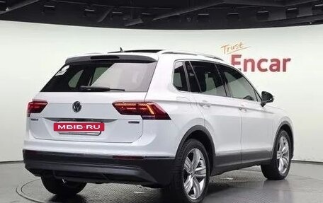 Volkswagen Tiguan II, 2020 год, 3 080 000 рублей, 2 фотография
