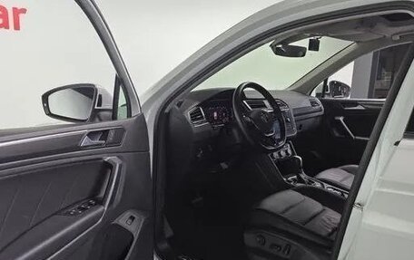 Volkswagen Tiguan II, 2020 год, 3 080 000 рублей, 12 фотография