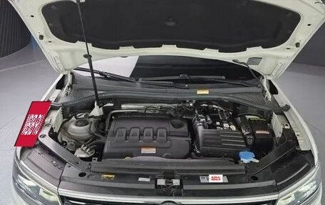 Volkswagen Tiguan II, 2020 год, 3 080 000 рублей, 7 фотография