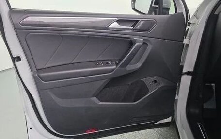 Volkswagen Tiguan II, 2020 год, 3 080 000 рублей, 10 фотография