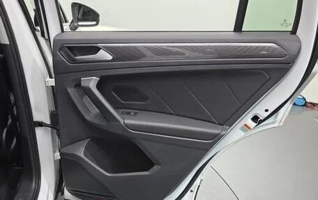 Volkswagen Tiguan II, 2020 год, 3 080 000 рублей, 11 фотография
