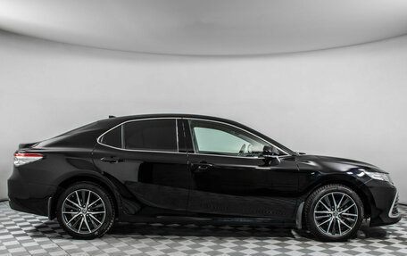 Toyota Camry, 2021 год, 3 195 000 рублей, 2 фотография