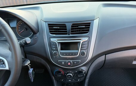 Hyundai Solaris II рестайлинг, 2015 год, 1 120 000 рублей, 19 фотография