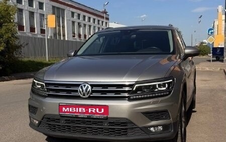 Volkswagen Tiguan II, 2020 год, 2 800 000 рублей, 1 фотография