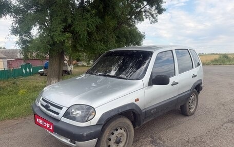 Chevrolet Niva I рестайлинг, 2003 год, 280 000 рублей, 1 фотография