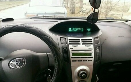 Toyota Yaris III рестайлинг, 2008 год, 320 000 рублей, 1 фотография