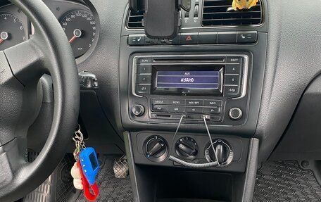 Volkswagen Polo VI (EU Market), 2013 год, 950 000 рублей, 21 фотография