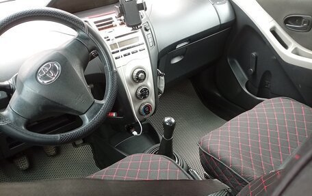 Toyota Yaris III рестайлинг, 2008 год, 320 000 рублей, 5 фотография