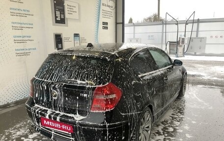 BMW 1 серия, 2008 год, 400 000 рублей, 2 фотография