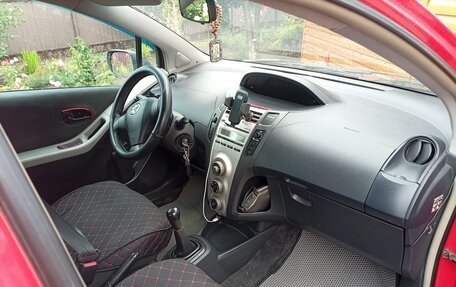 Toyota Yaris III рестайлинг, 2008 год, 320 000 рублей, 8 фотография
