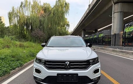 Volkswagen T-Roc I, 2022 год, 1 470 000 рублей, 2 фотография