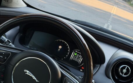 Jaguar XJ IV (X351), 2018 год, 3 000 000 рублей, 24 фотография