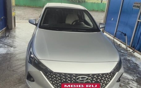 Hyundai Solaris II рестайлинг, 2021 год, 1 490 000 рублей, 2 фотография