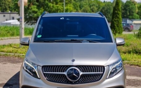 Mercedes-Benz V-Класс, 2019 год, 6 550 000 рублей, 3 фотография