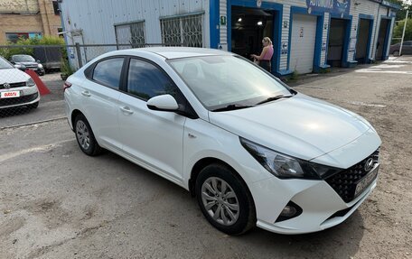 Hyundai Solaris II рестайлинг, 2021 год, 1 625 000 рублей, 10 фотография