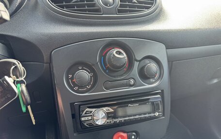Renault Clio III, 2007 год, 300 000 рублей, 12 фотография