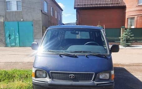 Toyota HiAce H100, 2000 год, 230 000 рублей, 1 фотография