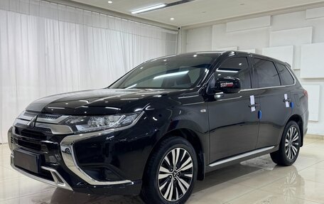 Mitsubishi Outlander III рестайлинг 3, 2022 год, 1 816 000 рублей, 1 фотография