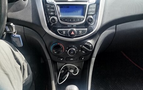 Hyundai Solaris II рестайлинг, 2013 год, 850 000 рублей, 14 фотография