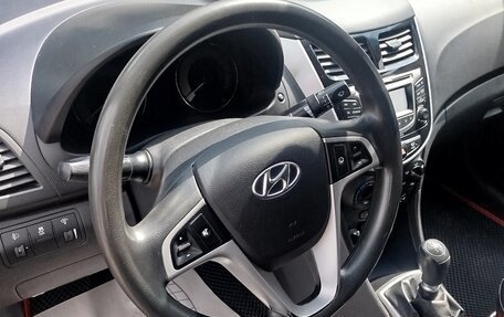 Hyundai Solaris II рестайлинг, 2013 год, 850 000 рублей, 8 фотография