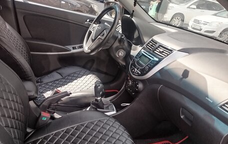 Hyundai Solaris II рестайлинг, 2013 год, 850 000 рублей, 16 фотография