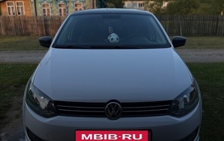 Volkswagen Polo VI (EU Market), 2013 год, 680 000 рублей, 2 фотография