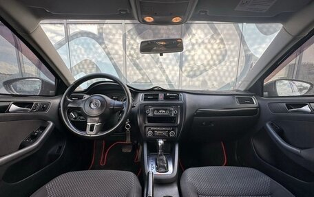 Volkswagen Jetta VI, 2012 год, 980 000 рублей, 2 фотография