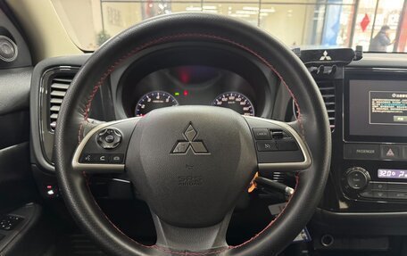 Mitsubishi Outlander III рестайлинг 3, 2022 год, 1 816 000 рублей, 15 фотография